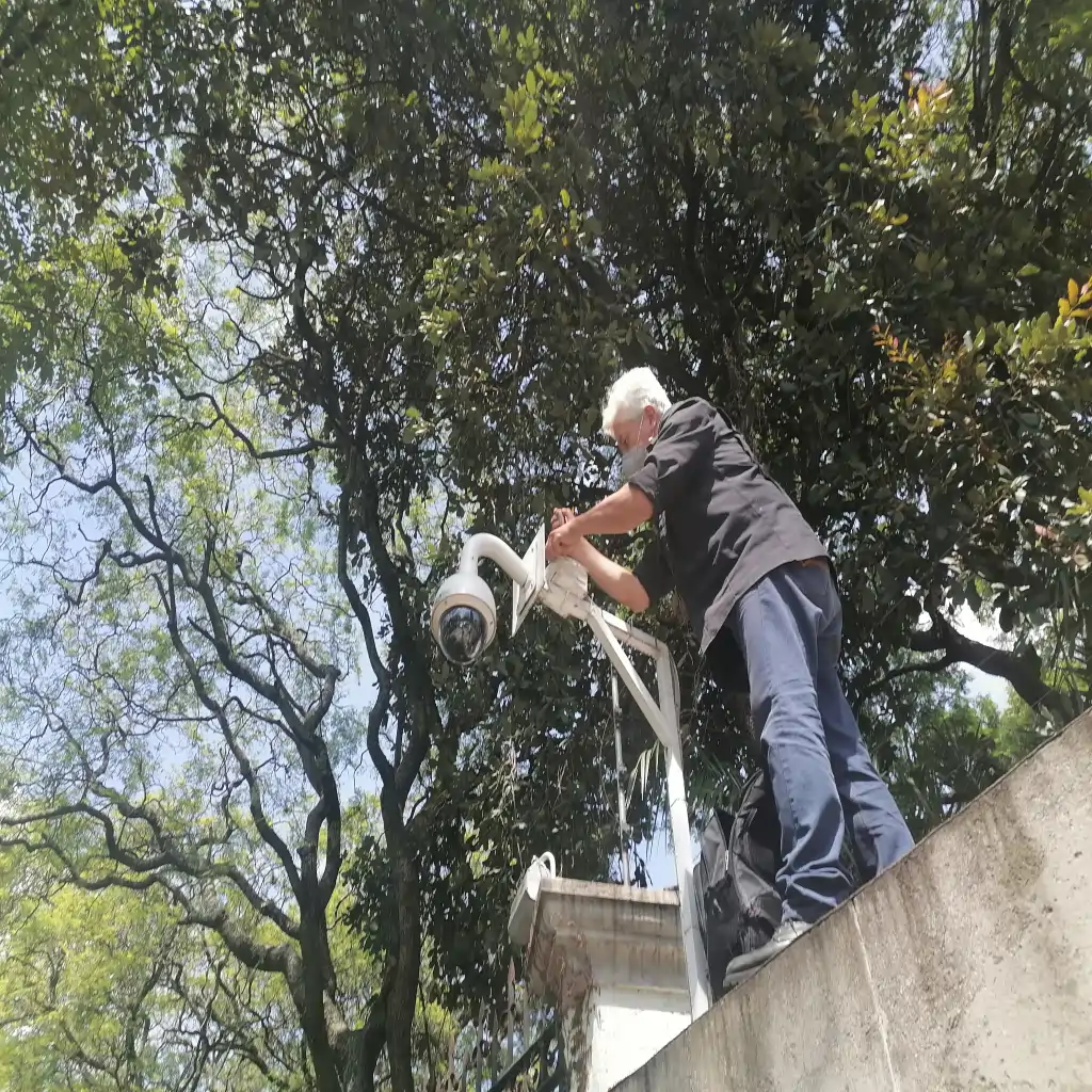 Instalación profesional cámaras seguridad oficinas CDMX